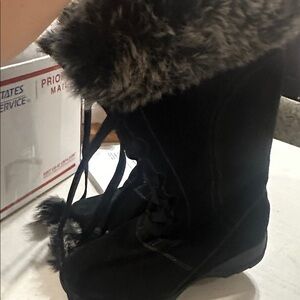 Sporto Cozy Black Fur-Trimmed Winter Boots